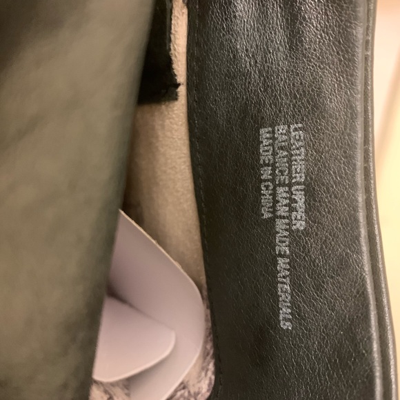 Born black leather boots size 8 Excellent used condition - Picture 10 of 10